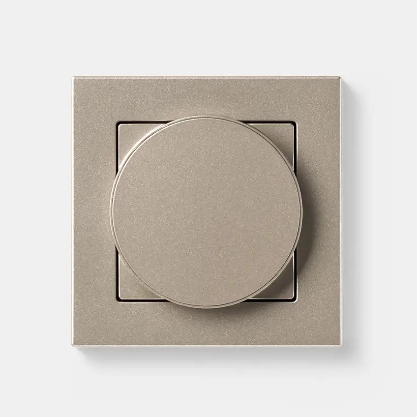 JUNG Magnetic Charger in metalen afwerking voor draadloos opladen van smartphones – Stagobel