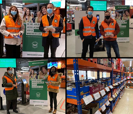 Stagobel steunt Voedselbank Deinze Stagobel team deelt Voedselbank flyers uit in Delhaize Deinze