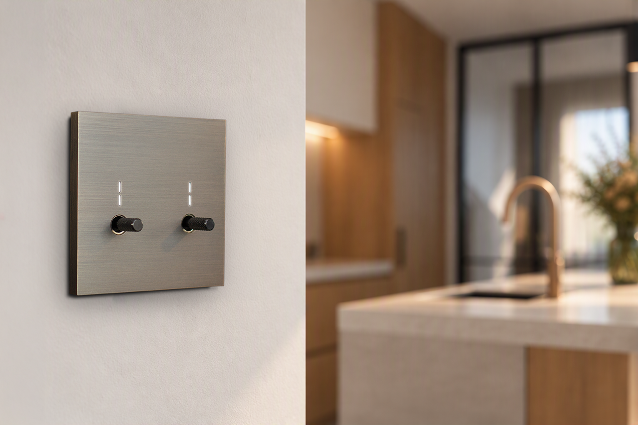 TELETASK TPMEC combineert mechanische bediening, exclusief design en slimme domotica in één schakelaar.